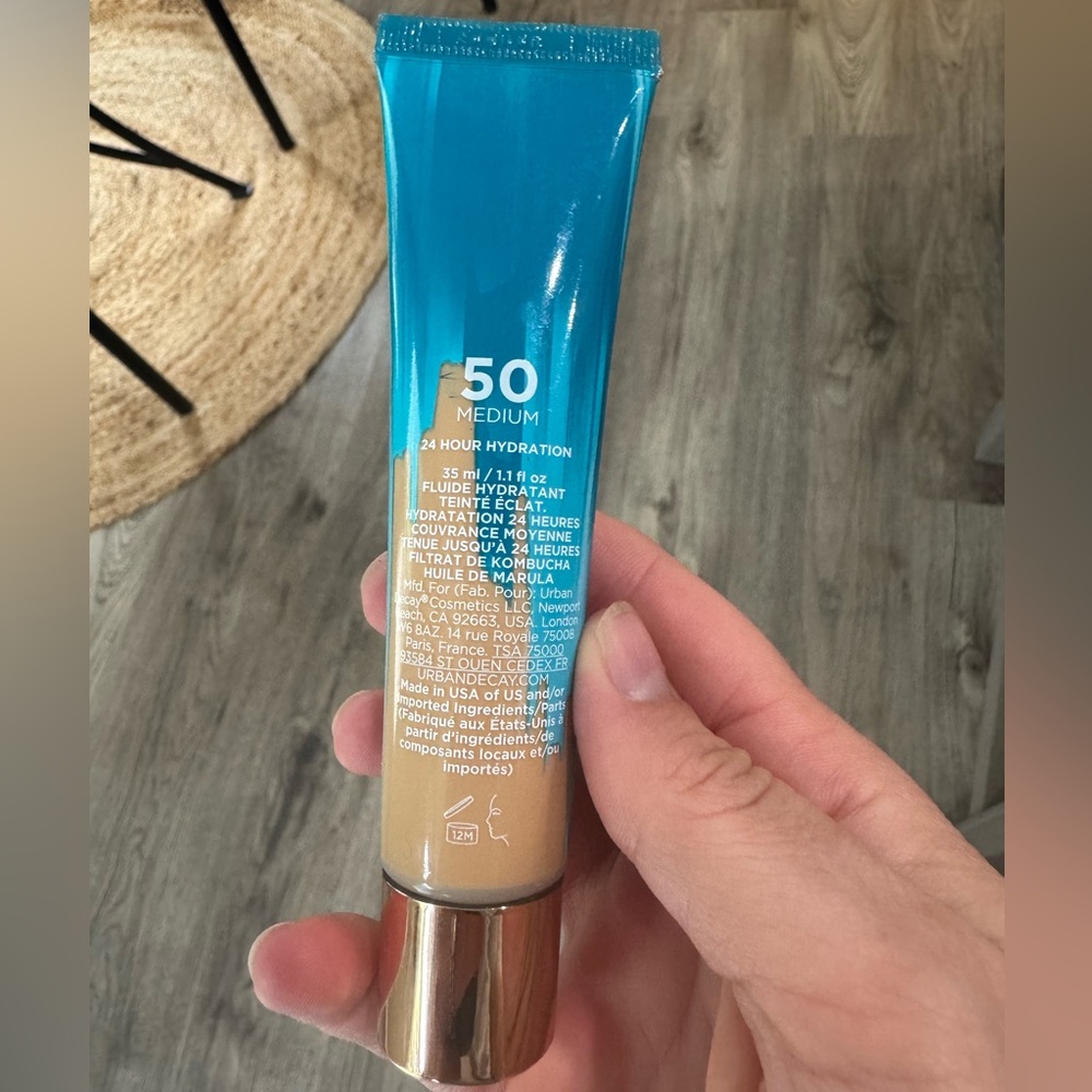 Urban decay tinted glow hydrator - Picture 2 of 2